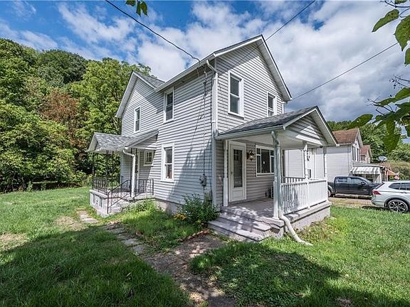 3rd image of 2592 Douglas Run Rd