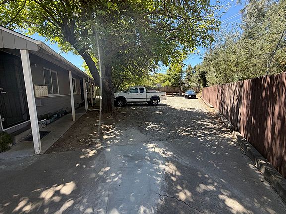 4th image of 110 Ruth Ct #6