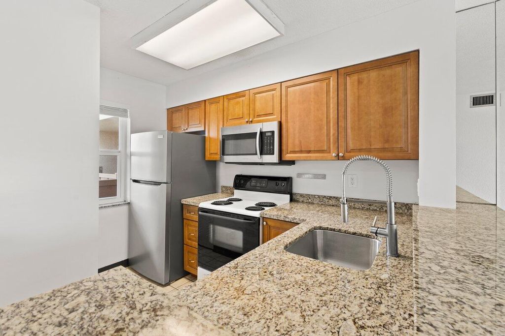 2106 S CYPRESS BEND Drive #506, photo 3