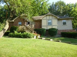 1510 NW Weatherstone Ln, Blue Springs, MO 64015