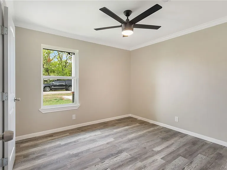 904 Westview Cir — Photo 18