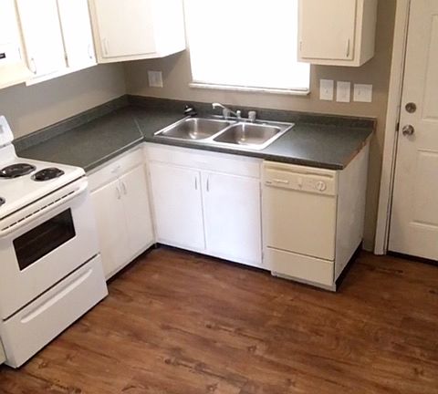 5th image of 1165 Carrousel Dr E