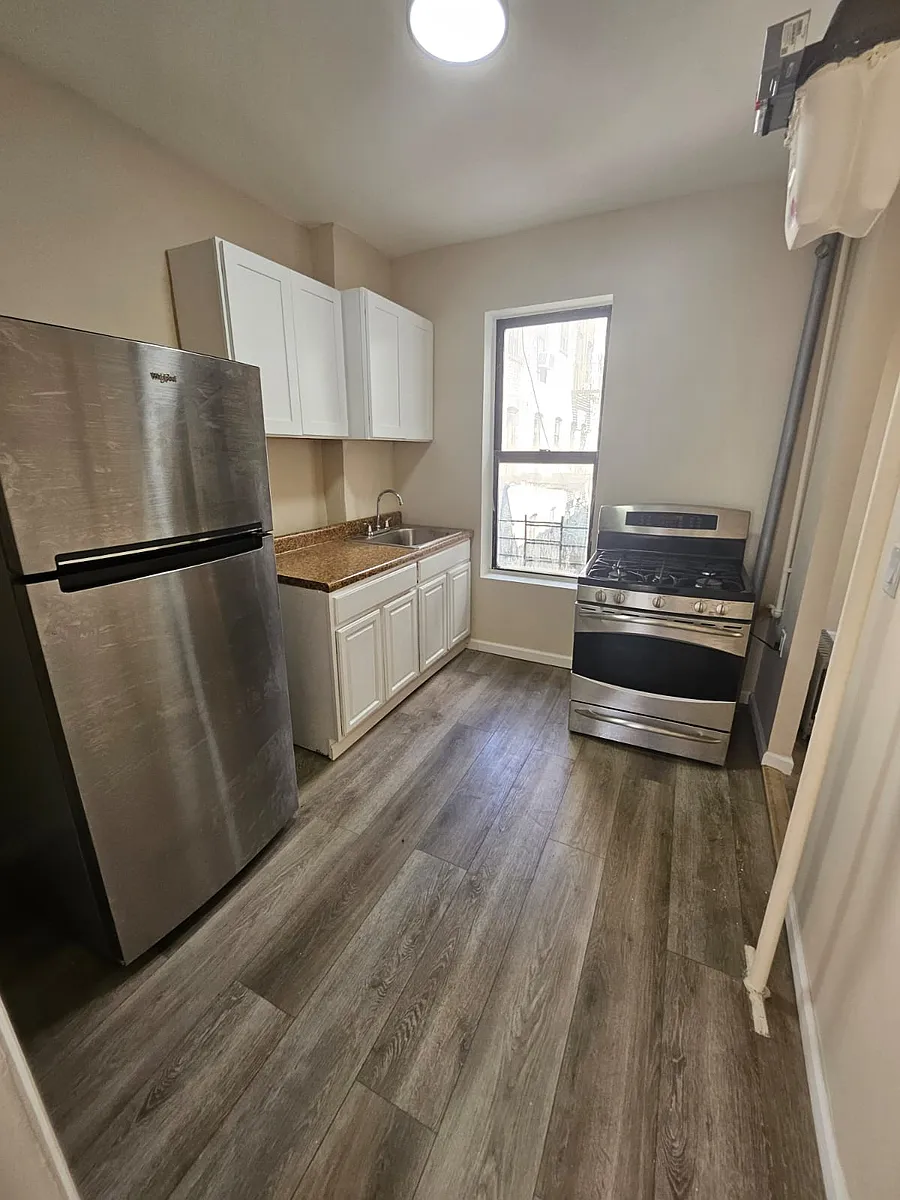 Building Photo - 2792 Claflin Ave #2B