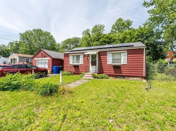 82 Redfern Dr, Springfield, MA 01109