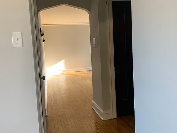 5th image of 6221 N Artesian Ave APT 2E