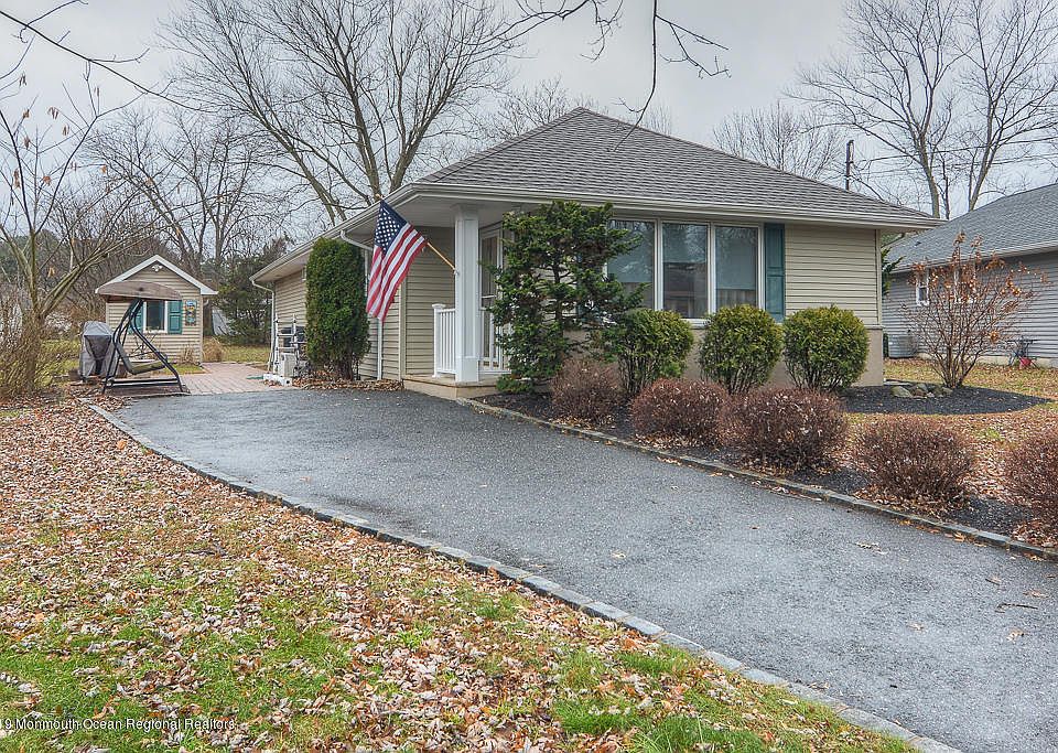 1st image of 11 Catskill Ct