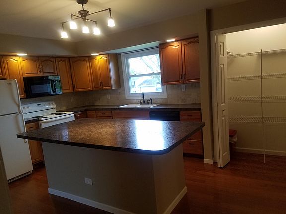 5th image of 405 E 75 N #2