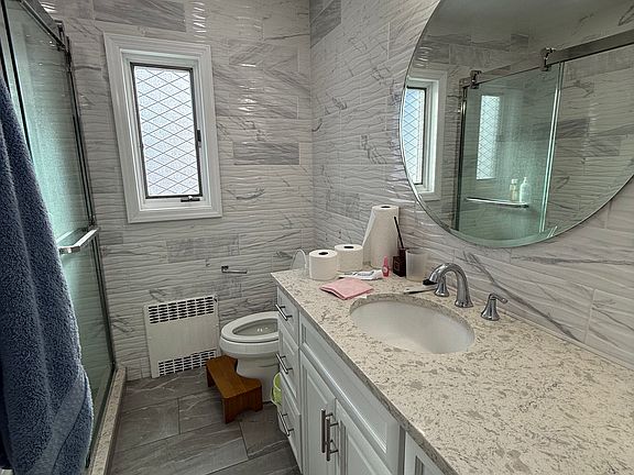 5th image of 2564 Tonquin St Floor 1