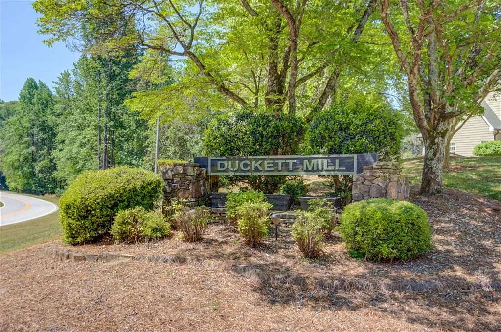 3 bed, 2.0 bath, $2,300 — Photo 2
