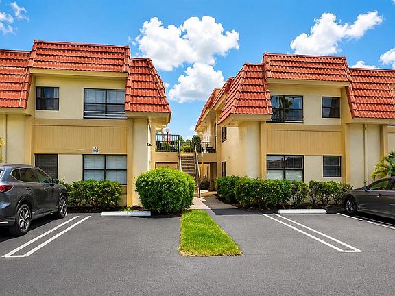 4th image of 11000 NW Royal Palm Blvd