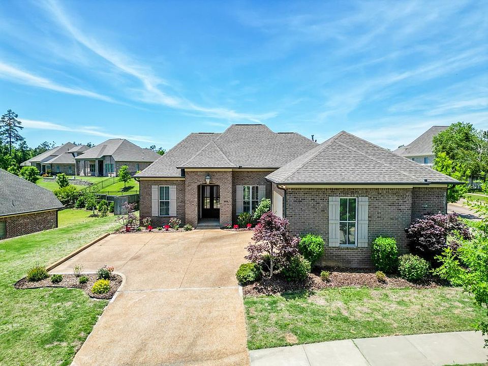 1st image of 216 Persimmon Ln