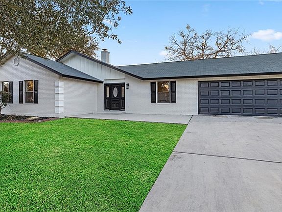 3rd image of 300 Ridge Crest Dr