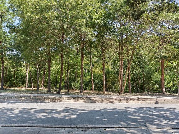 2nd image of 3822 Kiest Valley Pkwy