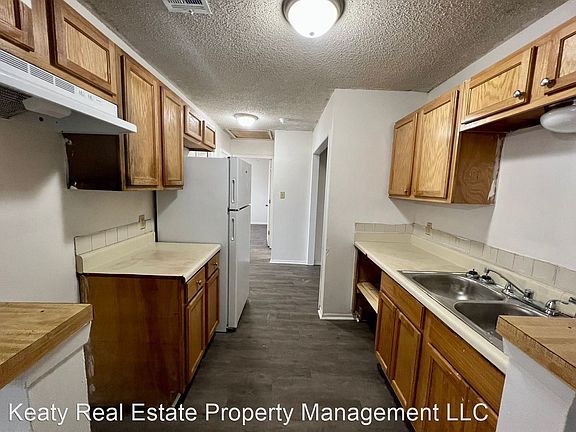 3rd image of 305 Vieux Orleans Cir #C