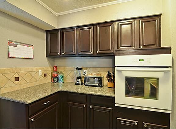 2nd image of 2413 Parkwood Dr