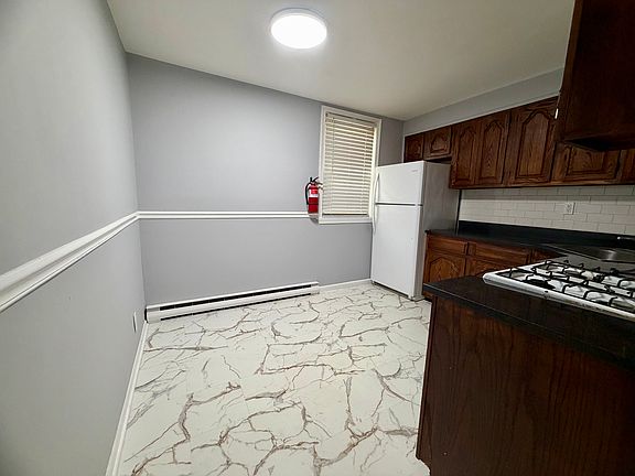 3rd image of 83 E 22nd St #1R