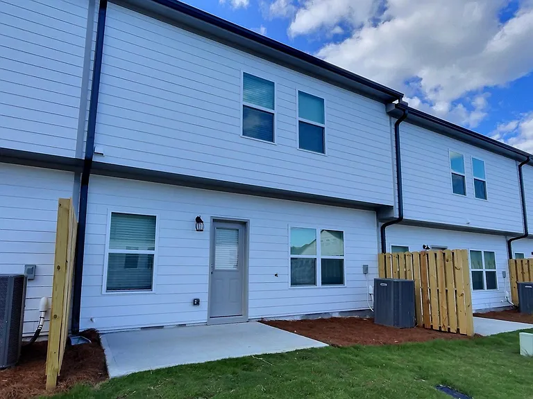 1118 Lossie Ln — Photo 11