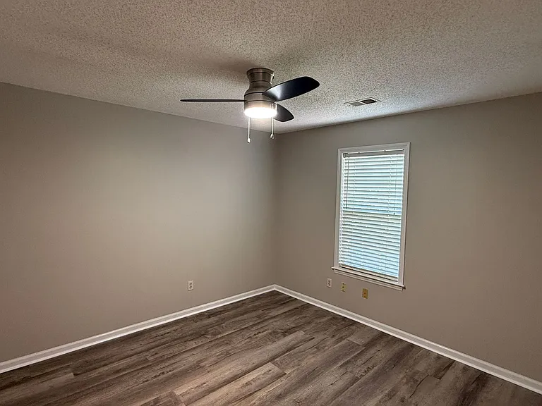4370 Fellows Ln — Photo 6