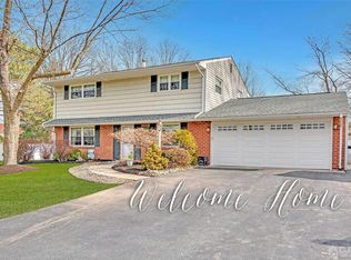 28 Woodbine Rd, Kendall Park, NJ 08824