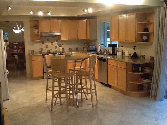 4th image of 2251 NE 192nd St