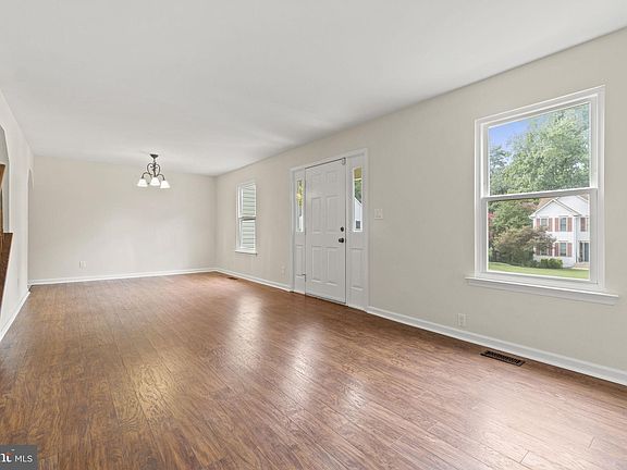 5th image of 11917 Oakhurst Dr