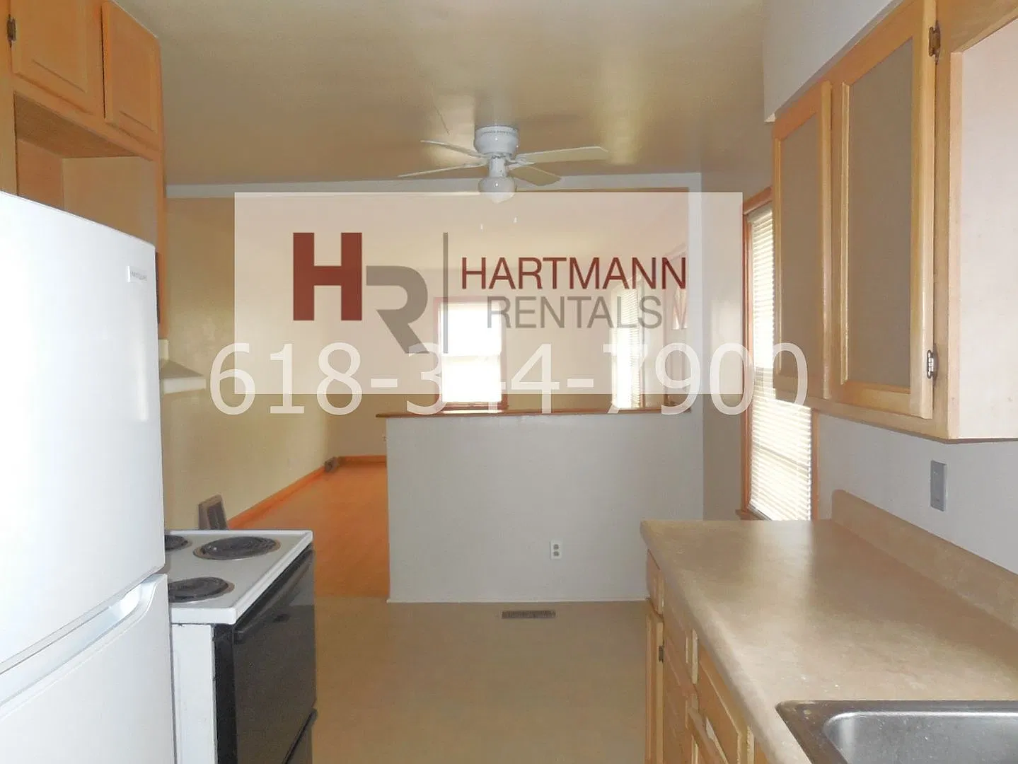 2 Bedroom Home in Edwardsville! Great Wood Floors and a Garage! — Photo 4