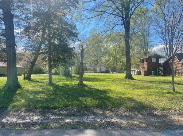 102 Glenn Dr, Moulton, AL 35650