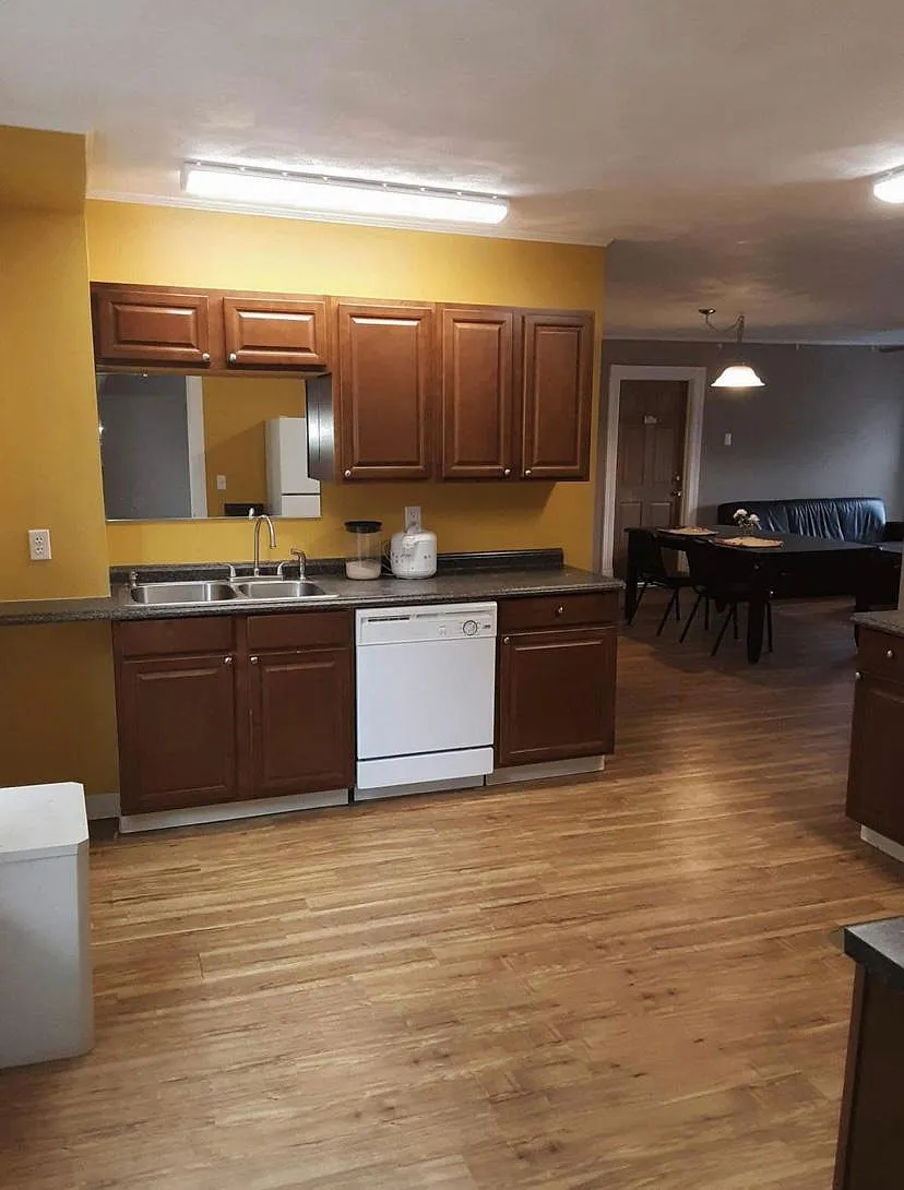 5 bed, 2941 sqft, $3,250 — Photo 3