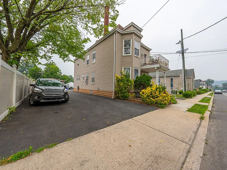 2768 Vauxhall Rd — Photo 22