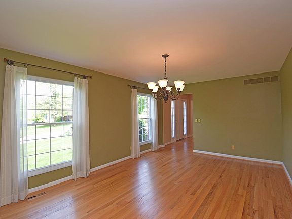 3rd image of 7803 Woodstone Dr