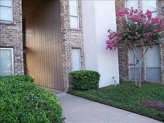 1st image of 1106 Country Club Ln APT 103