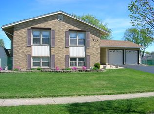 1500 Haise Ln, Elk Grove Village, IL 60007