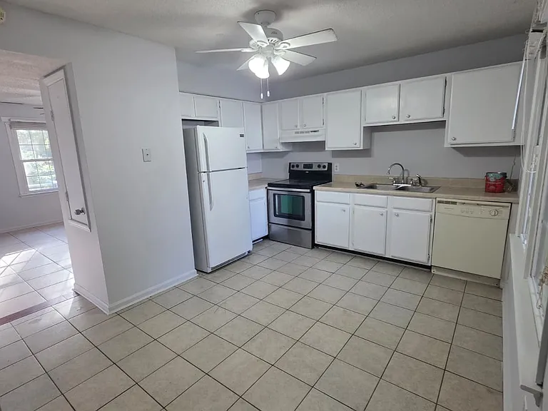 1619 Forest Dr #4 — Photo 5