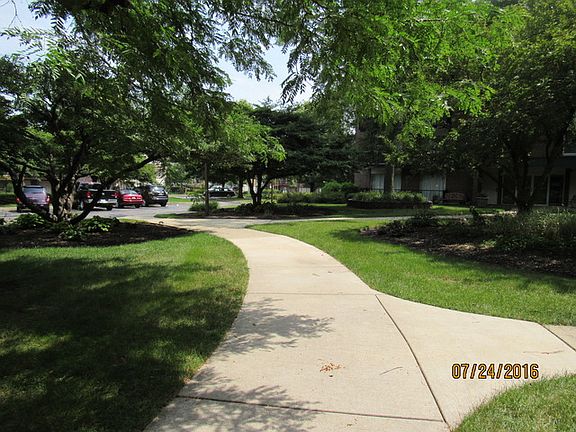 4th image of 5S040 Pebblewood Ln APT W302
