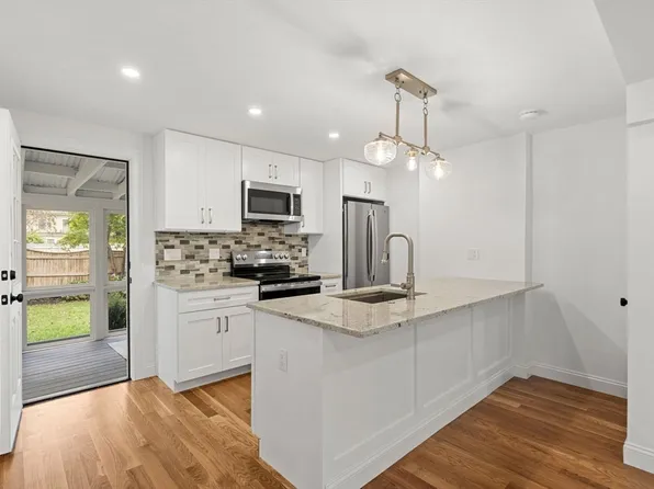 111 Prospect St #A, Newburyport, MA 01950