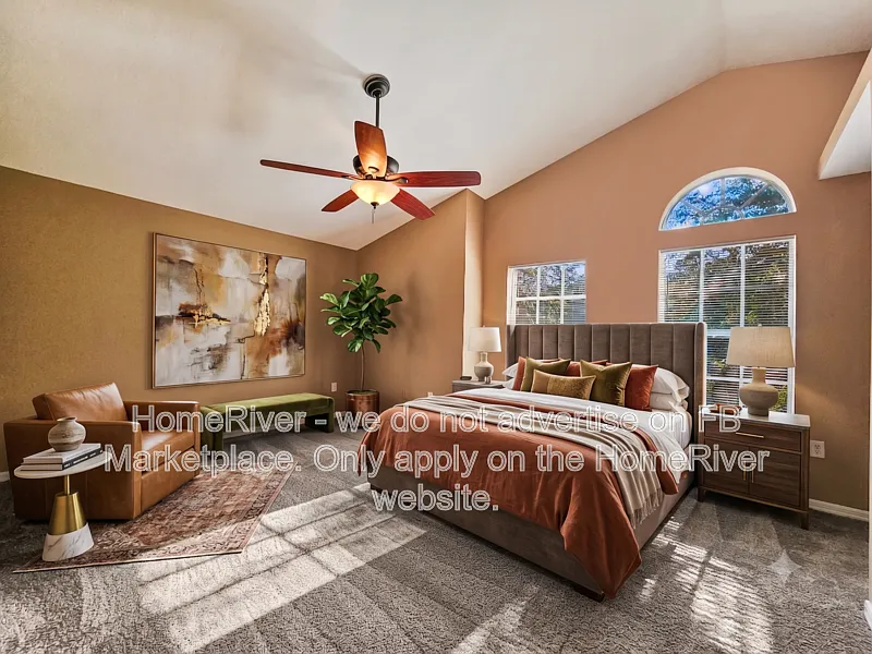 4 bed, 2.5 bath, 1892 sqft, $2,425 — Photo 4