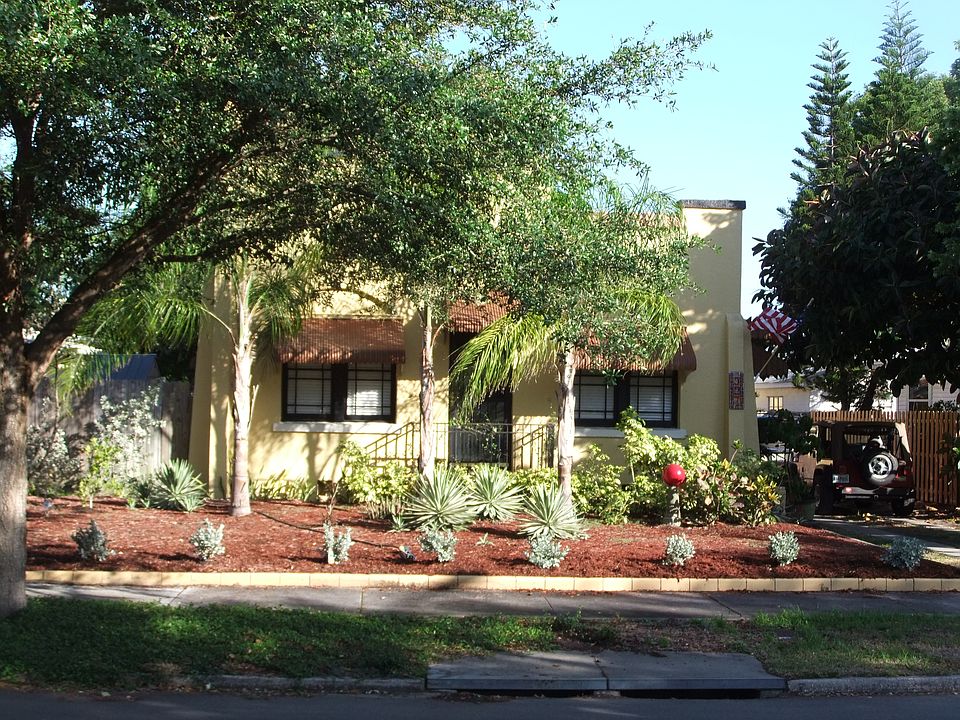 1st image of 927 52nd Ave N