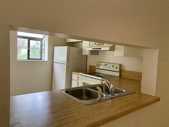 4th image of 8418 Gardens Cir #8418