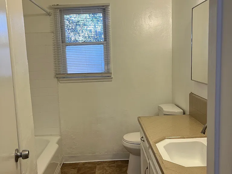 1095 S Magnolia Ave — Photo 10