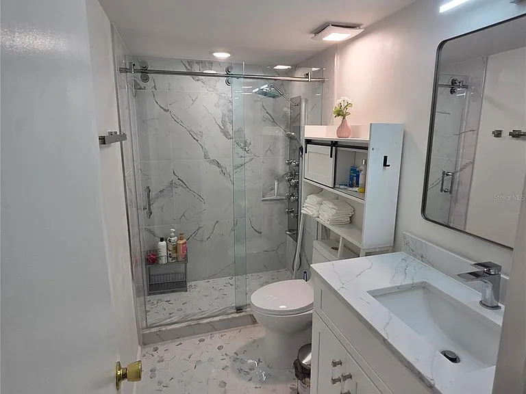 400 64th Ave #405 — Photo 32