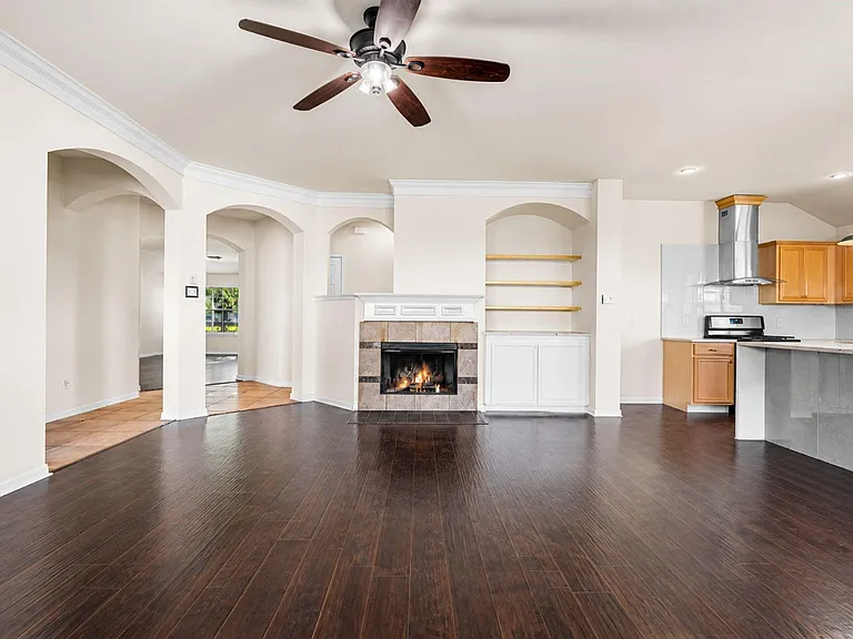 2719 Riverhollow Ln — Photo 8