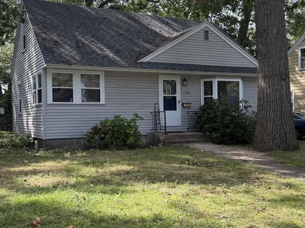 1729 Winchester Dr, Muskegon, MI 49441