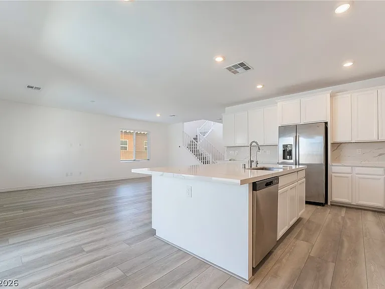 3952 Henny Ave — Photo 16