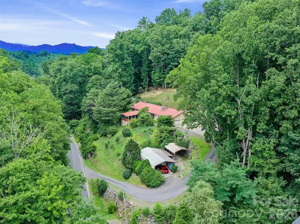 1065 Upper Pig Pen Rd, Green Mountain, NC 28740