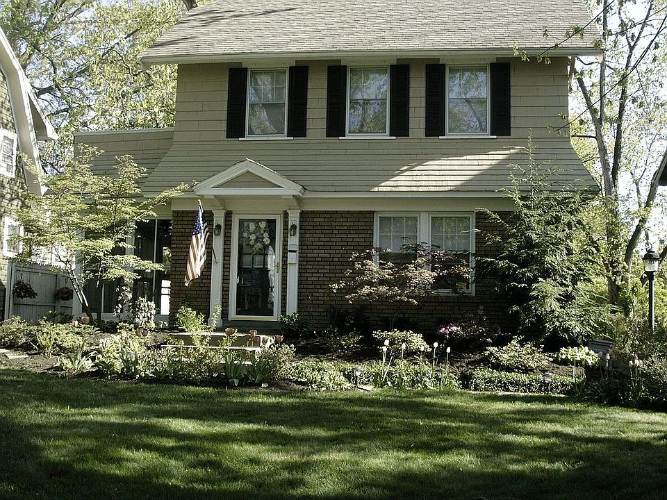 Front of House Pic #1