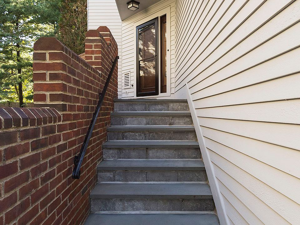 1st image of 30 Waterside Close