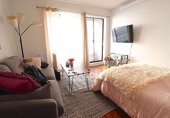 3rd image of 432 E 88th St #500
