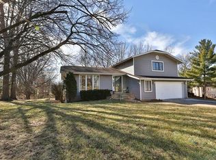 1121 Seine Dr, Lake Saint Louis, MO 63367