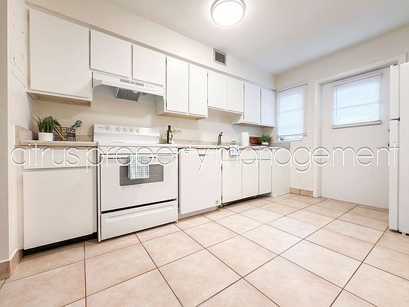 5th image of 3026D Fairway Ln
