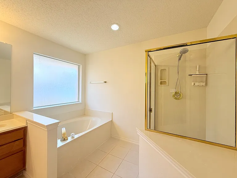4512 Queenswood Dr — Photo 19